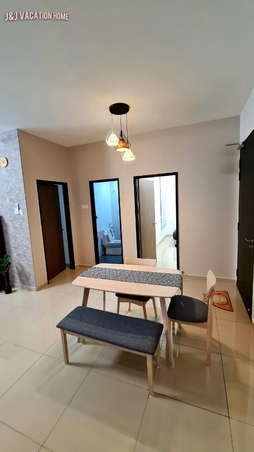 J&J Vacation Home@Novo8 Residence Kampong Tambak Exteriér fotografie