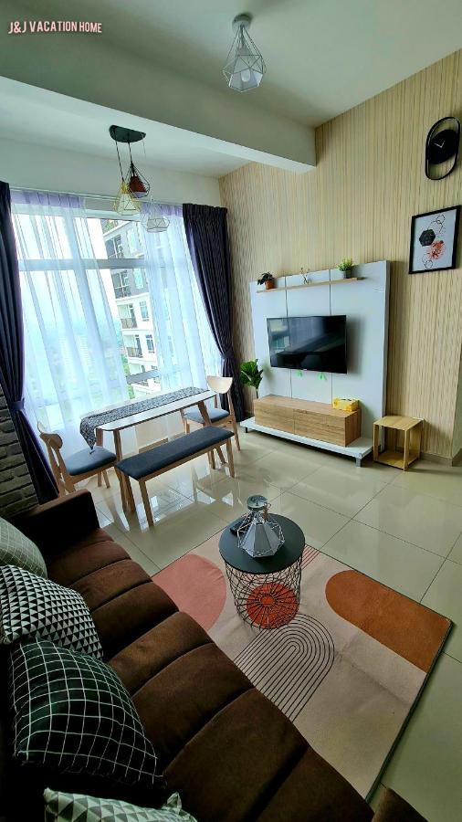 J&J Vacation Home@Novo8 Residence Kampong Tambak Exteriér fotografie