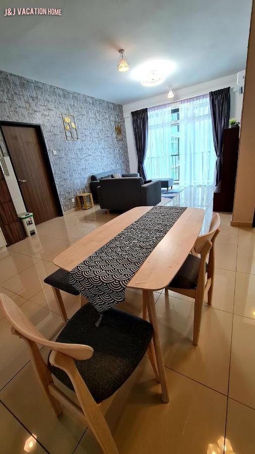 J&J Vacation Home@Novo8 Residence Kampong Tambak Exteriér fotografie