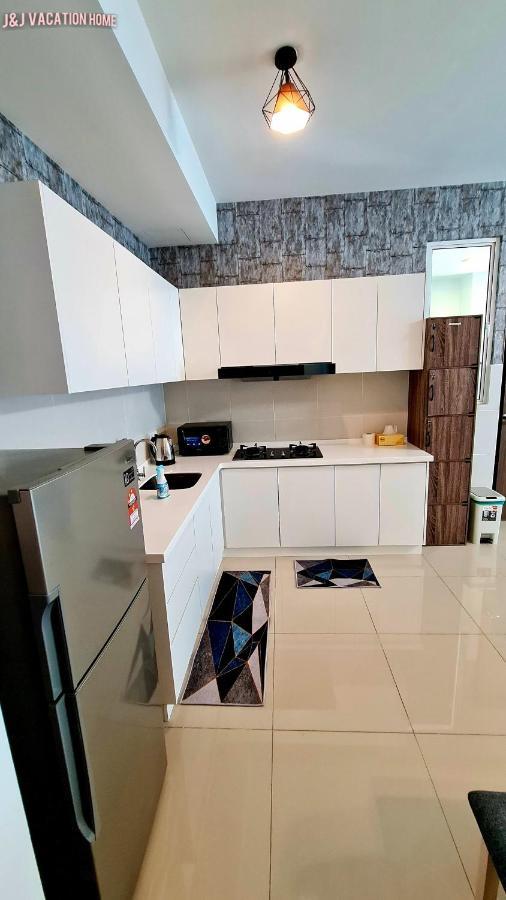 J&J Vacation Home@Novo8 Residence Kampong Tambak Exteriér fotografie