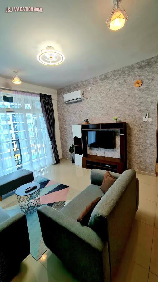J&J Vacation Home@Novo8 Residence Kampong Tambak Exteriér fotografie