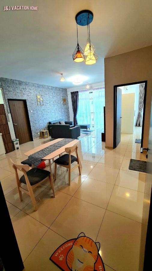 J&J Vacation Home@Novo8 Residence Kampong Tambak Exteriér fotografie